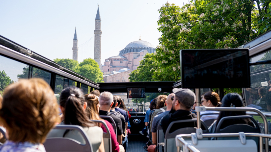 Istanbul Sightseeing Bus By Night 