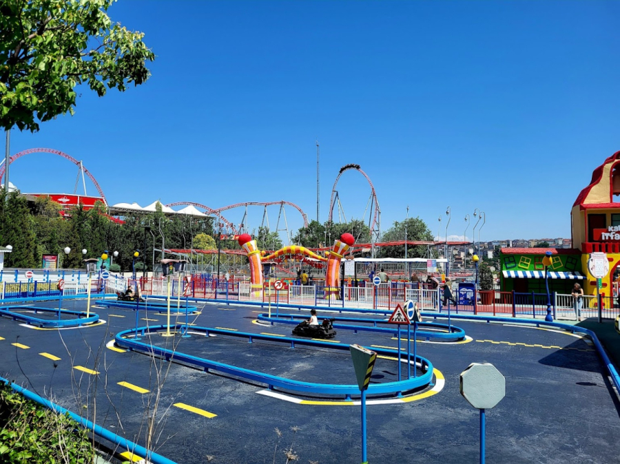 Vialand Theme Park Ticket & Shuttle