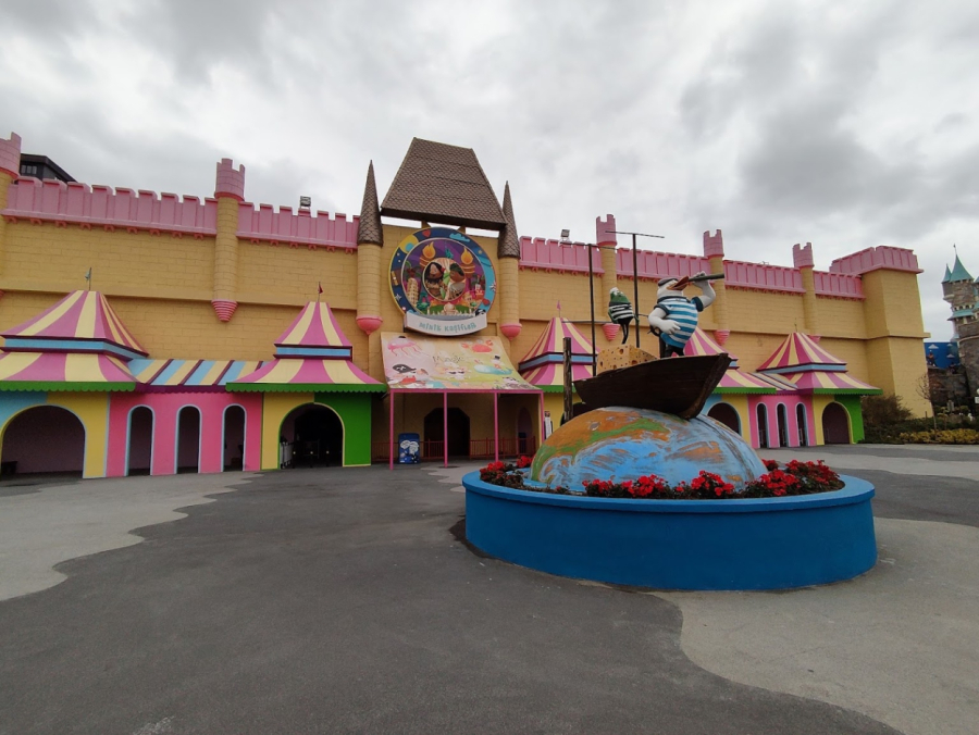 Vialand Theme Park Ticket & Shuttle