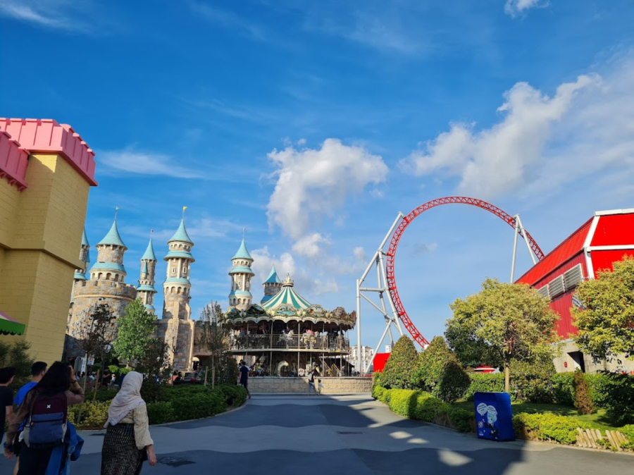 Vialand Theme Park Ticket & Shuttle